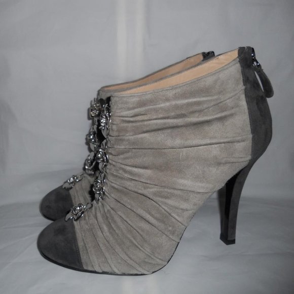 CHANEL 12A Two Tone Suede Ruched Camellia Flower Ankle Booties Boots Grey $1550 - Picture 5 of 11
